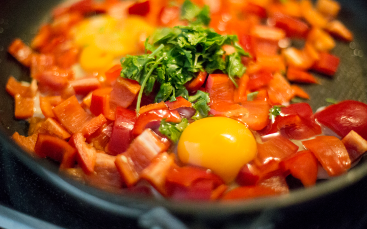 Diyalize Uygun Menemen: Az Tuzlu, Yumurta Akı Ağırlıklı